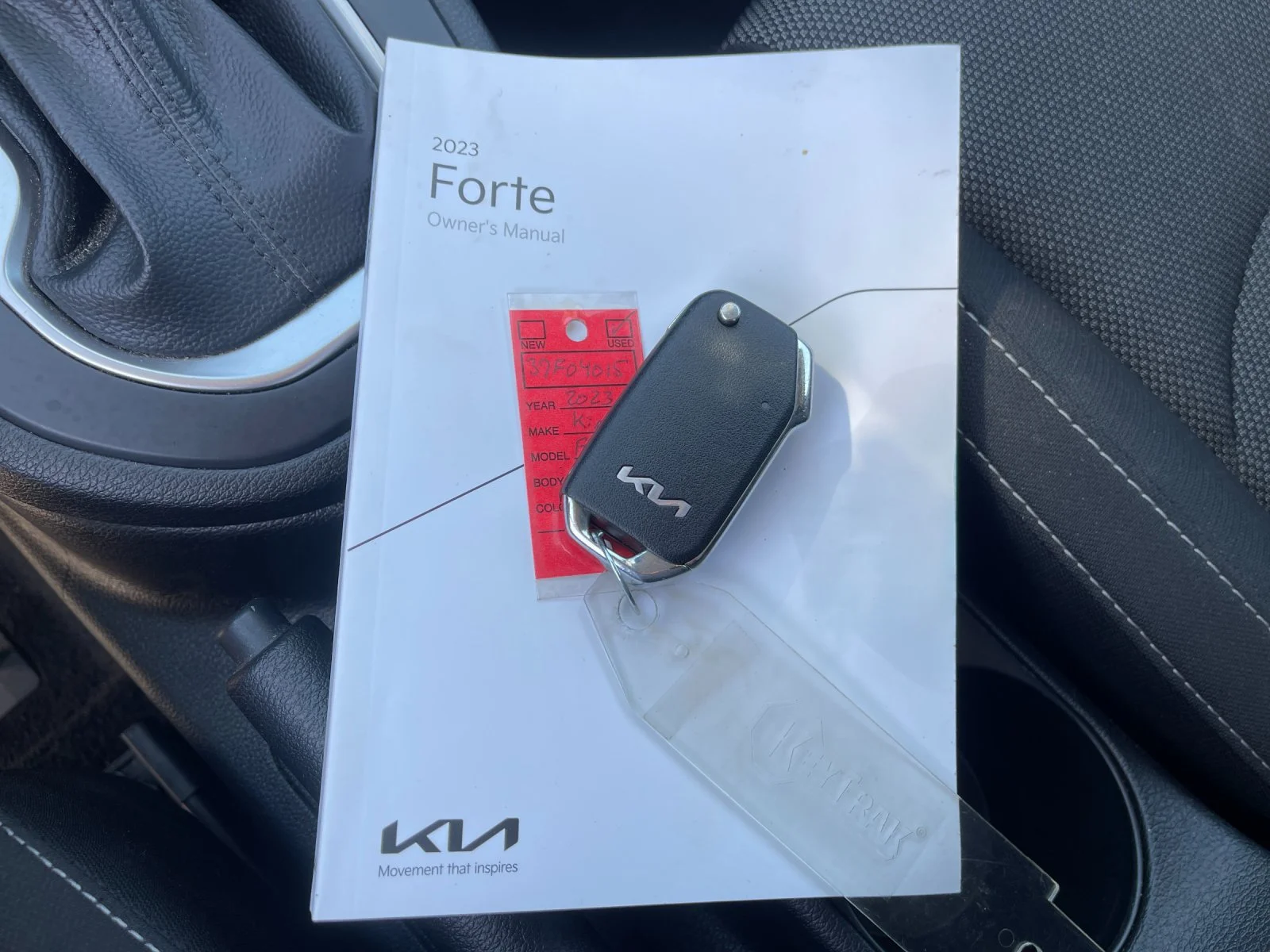 Used 2023 White Kia LXS image 10