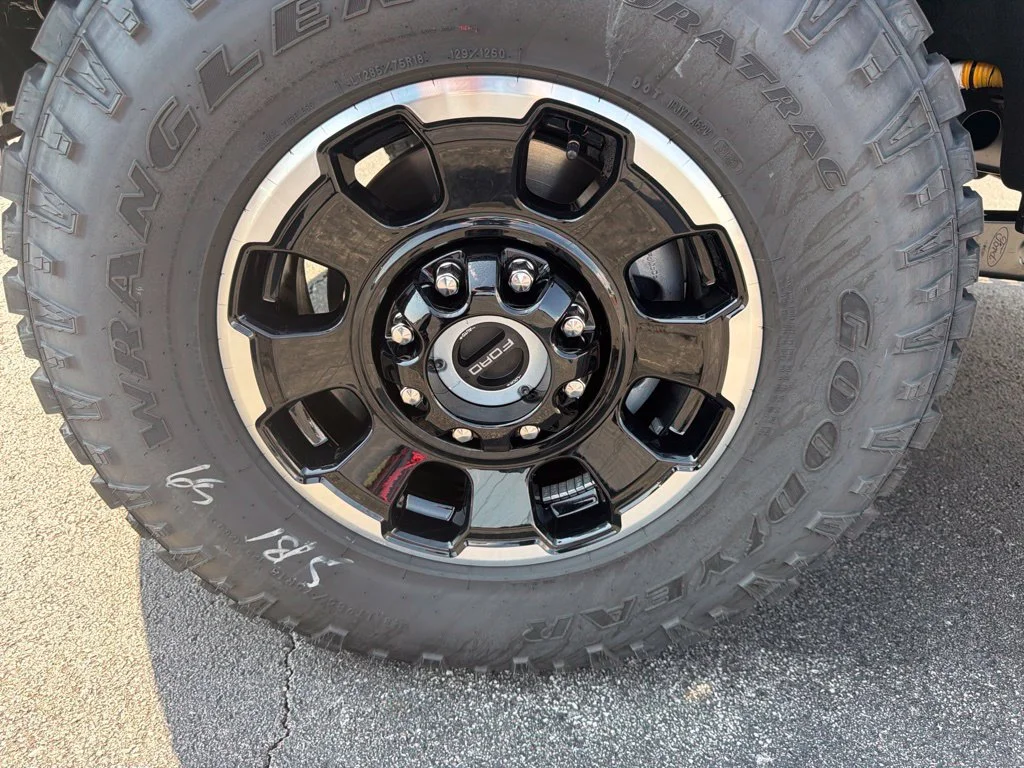 New 2027 Glacier Gray Metallic Tri-Coat Ford F-250® Lariat® image 9