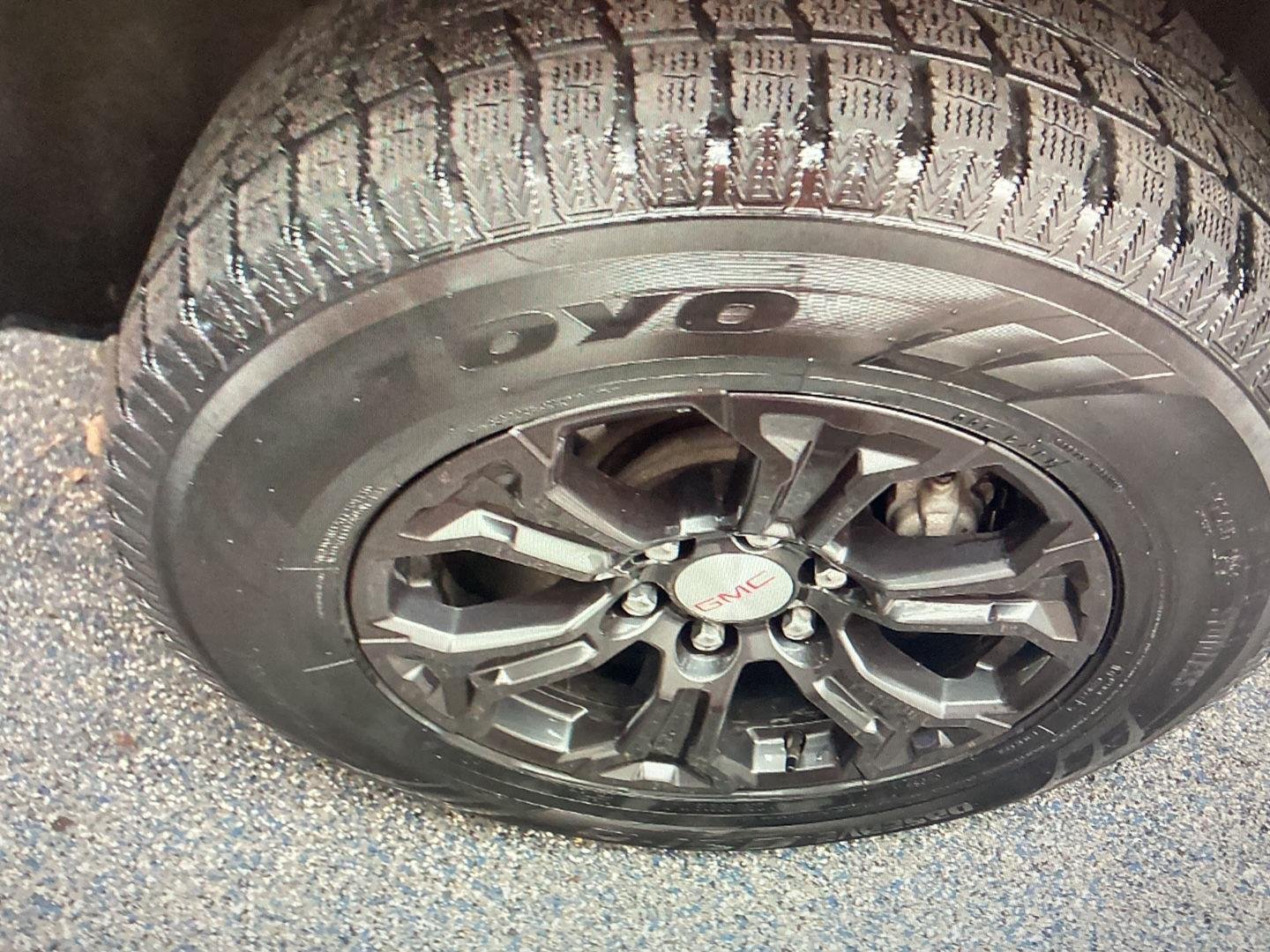 Used 2023 Onyx Black GMC Elevation image 8