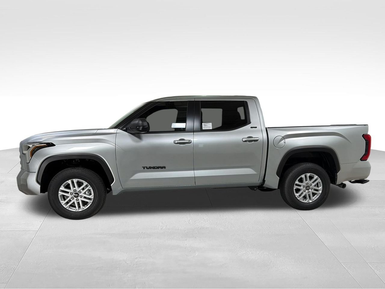 2026 Toyota Tundra SR5 - Photo 8