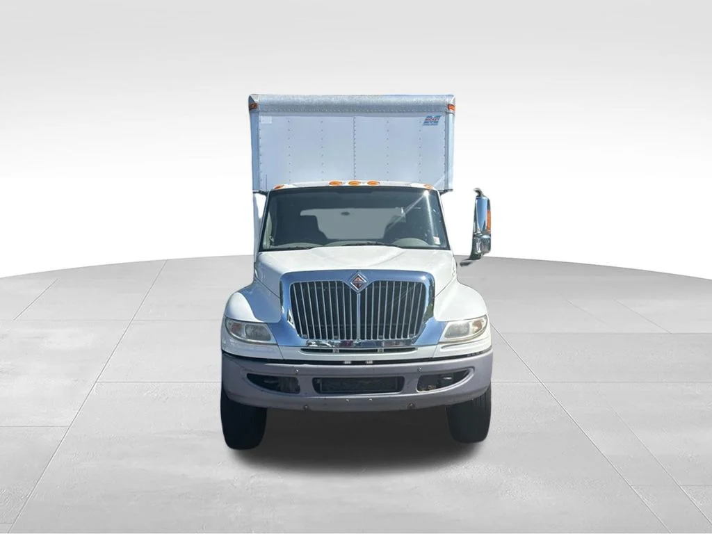 Used 2014 White International 26 Foot Box Truck image 2