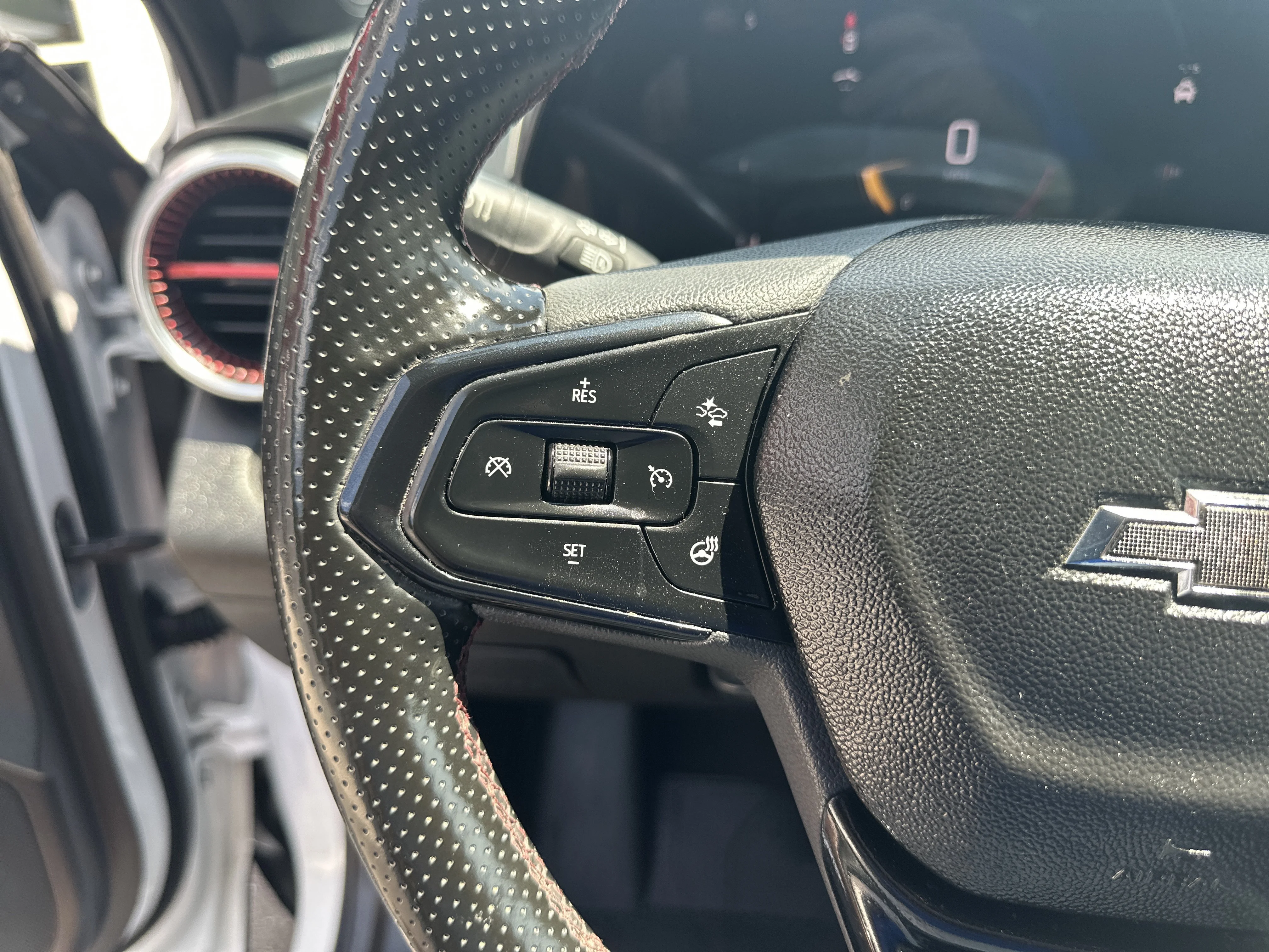 Used 2025 Summit White Chevrolet 2RS image 12