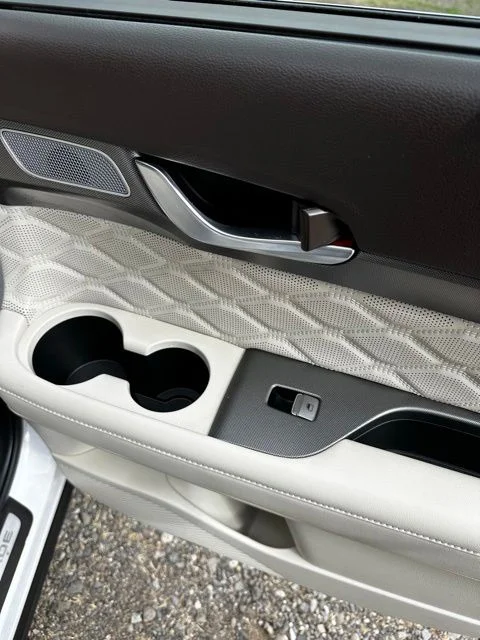 Used 2021 Hyper White Hyundai Calligraphy image 17
