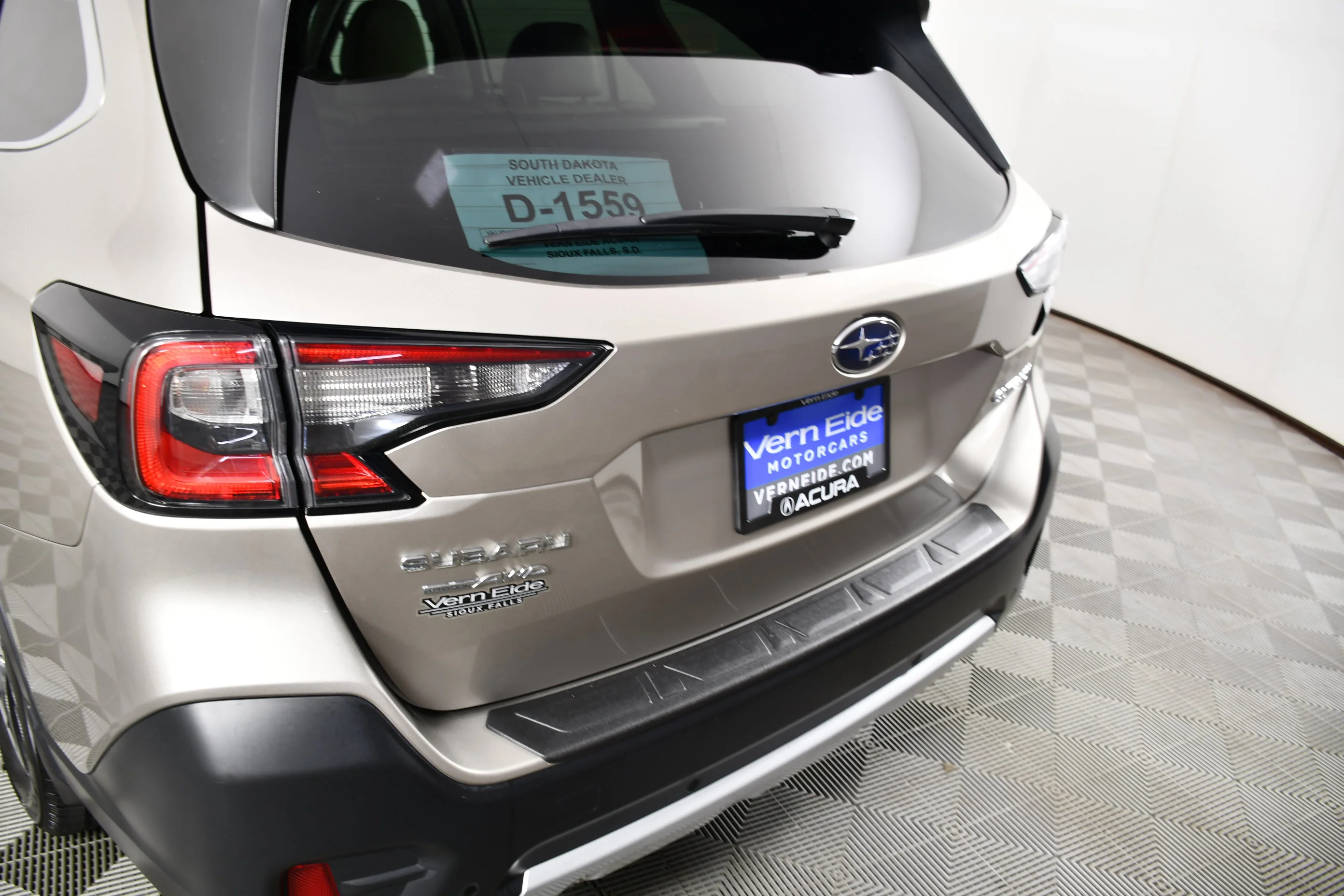 Used 2020 Tungsten Metallic Subaru Limited image 15