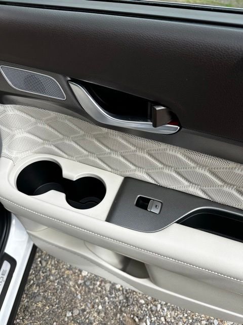 Used 2021 Hyper White Hyundai Calligraphy image 17