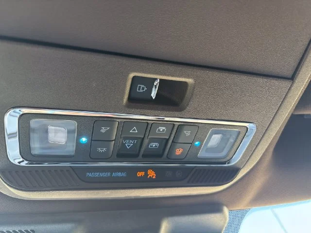 Used 2025  Ford King Ranch image 40