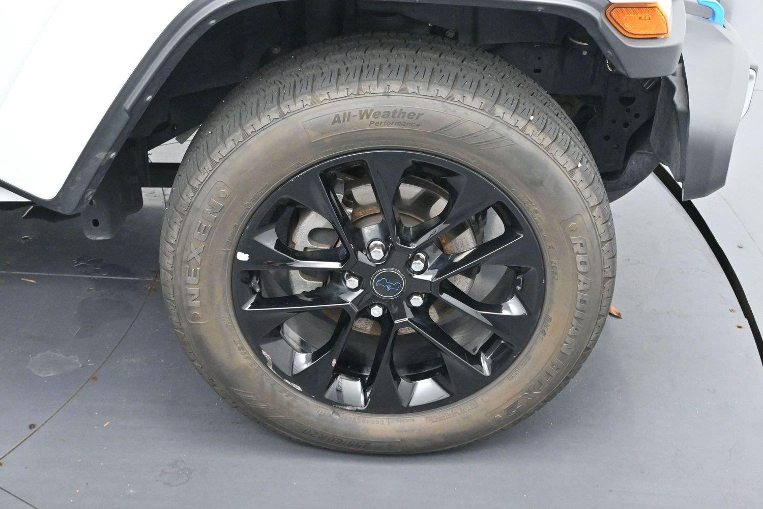 Used 2024 Bright White Clearcoat Jeep Sahara image 33
