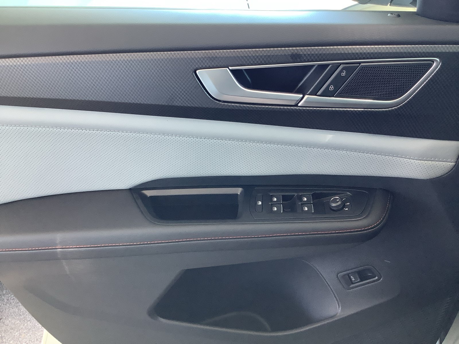 New 2026 Opal White Pearl Volkswagen 2.0T Peak Edition image 28