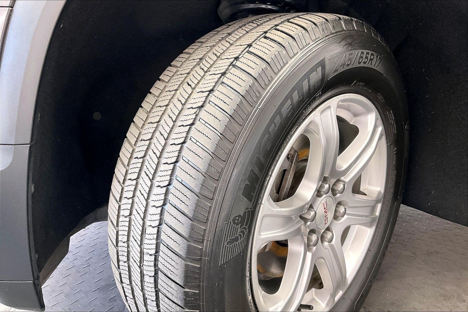 Used 2019 Iridium Metallic GMC SLE image 33