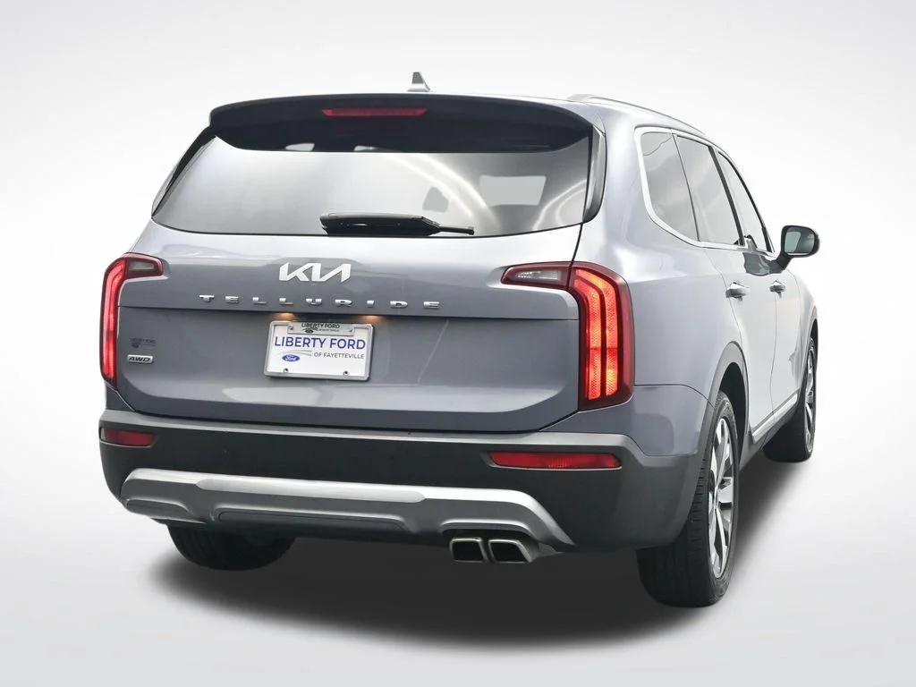 Used 2022 Everlasting Silver Kia S image 7