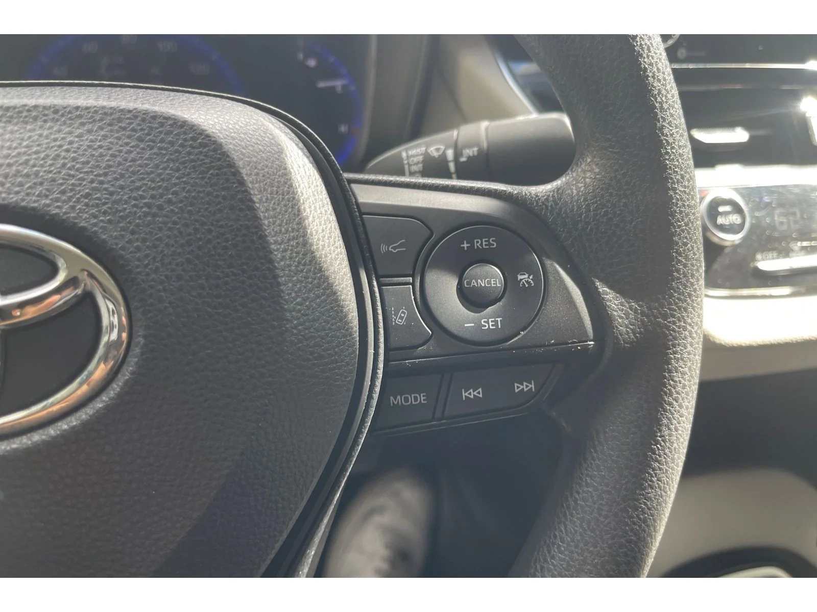 Used 2022 WHITE Toyota Hybrid LE image 34