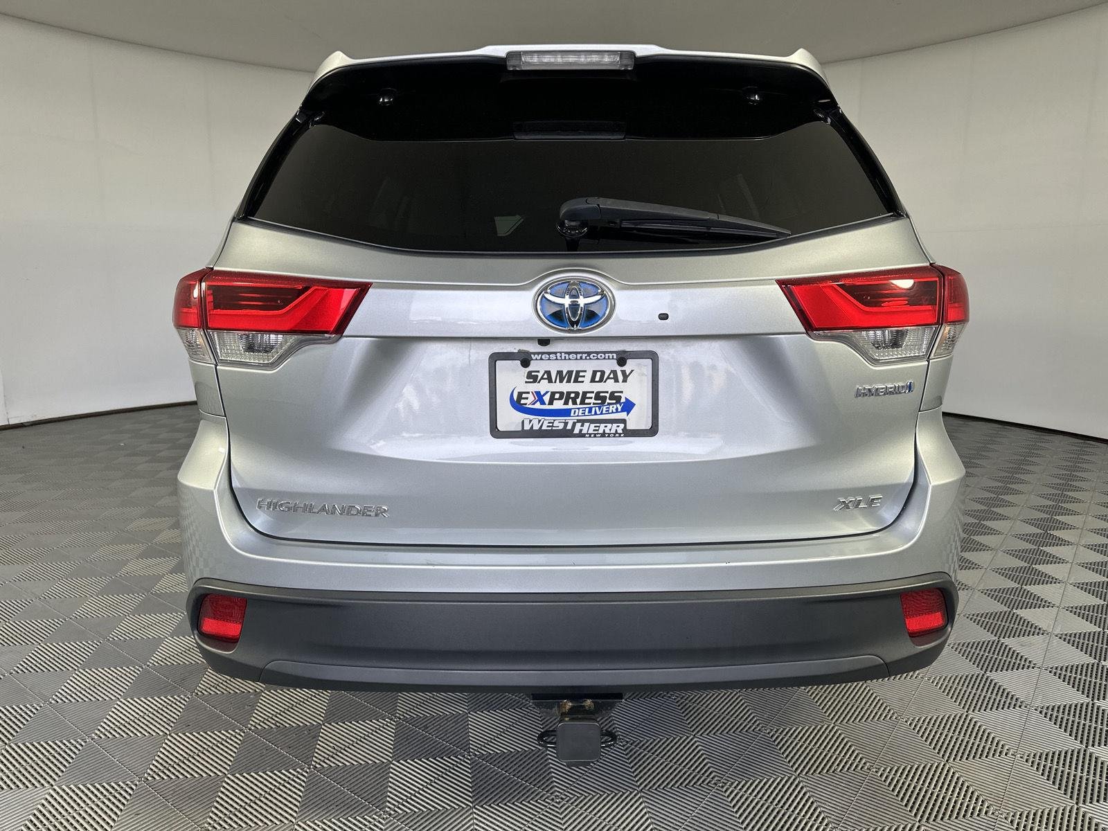 Used 2019 Celestial Silver Metallic Toyota XLE image 6