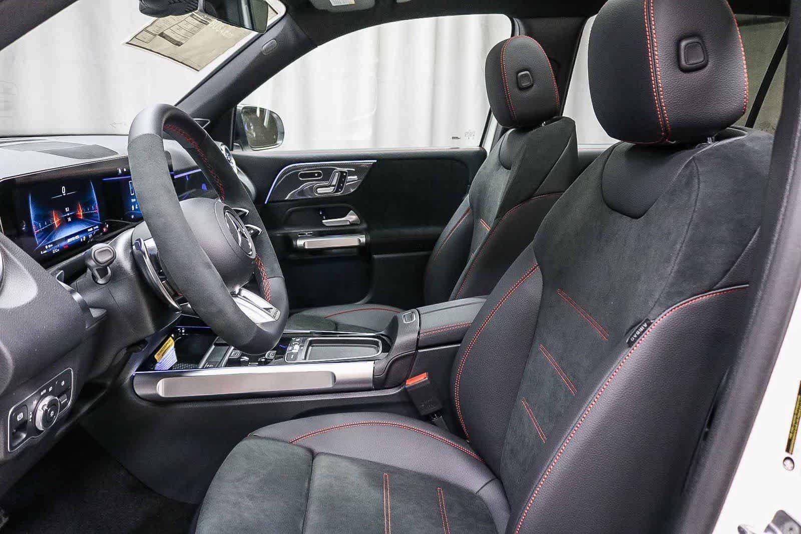 2026 Mercedes-Benz GLB AMG GLB 35 - Photo 18