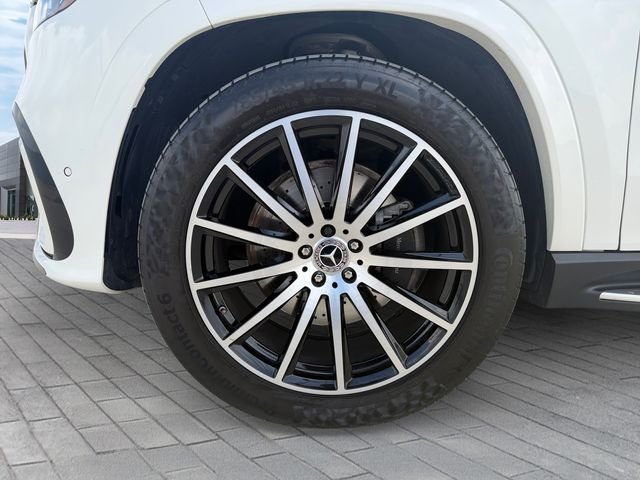 Used 2024  Mercedes-Benz GLS 580 image 9