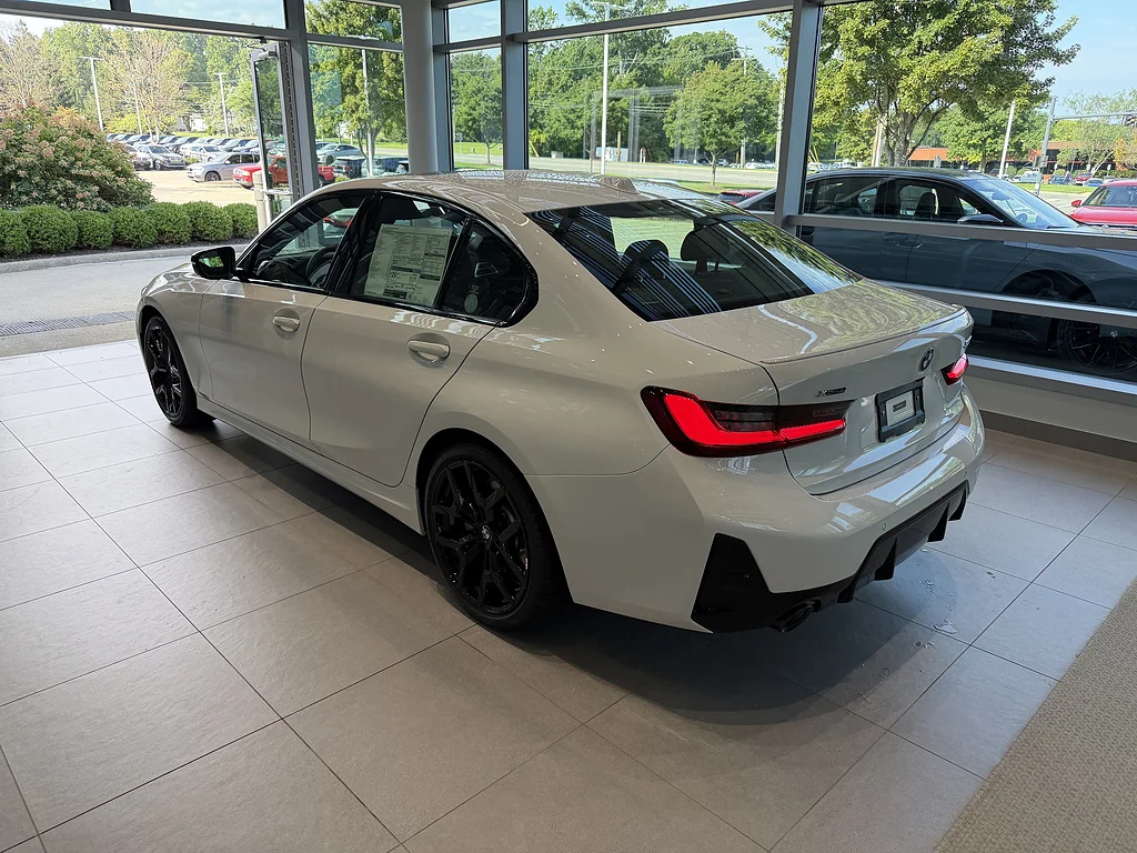 New 2026 Alpine White BMW xDrive NA image 4