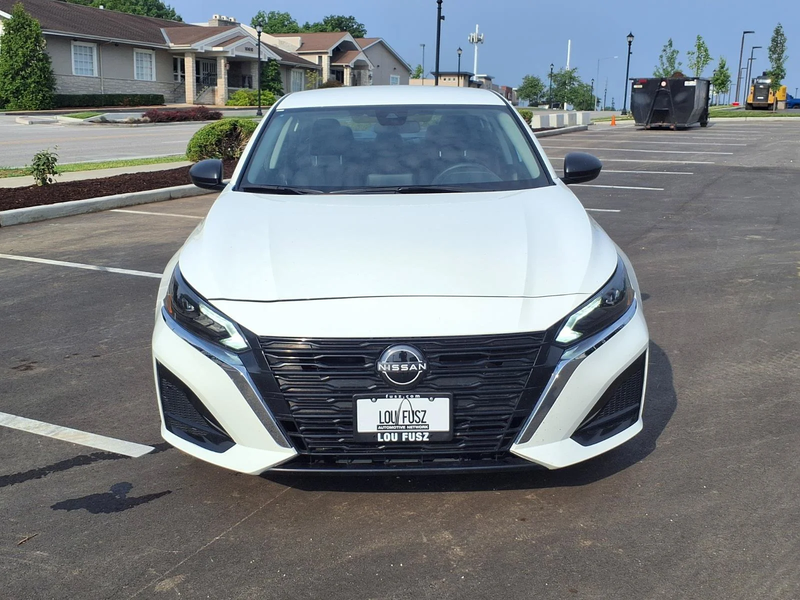 Used 2025 Glacier White Nissan SV image 28