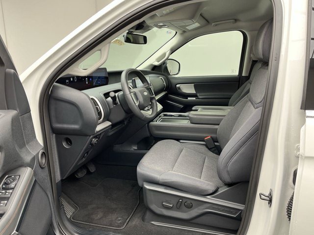 Used 2025 Star White Metallic Tri-Coat Ford Active image 3