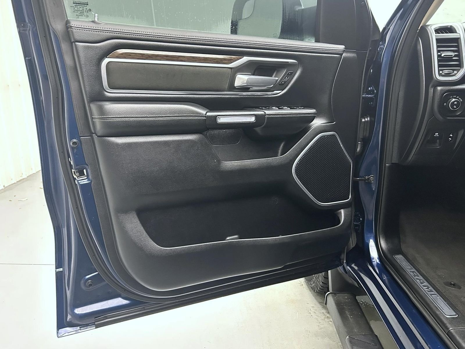 Used 2020 Blue Ram Laramie image 9