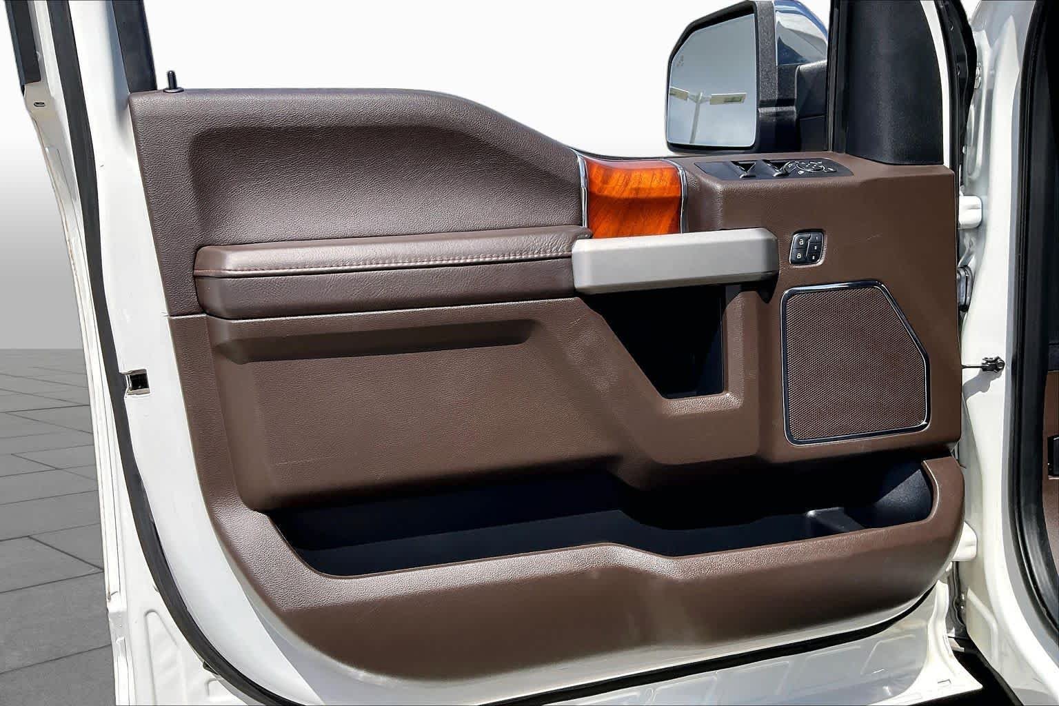 Used 2020 Star White Metallic Tri-Coat/Stone Gray Ford King Ranch image 20