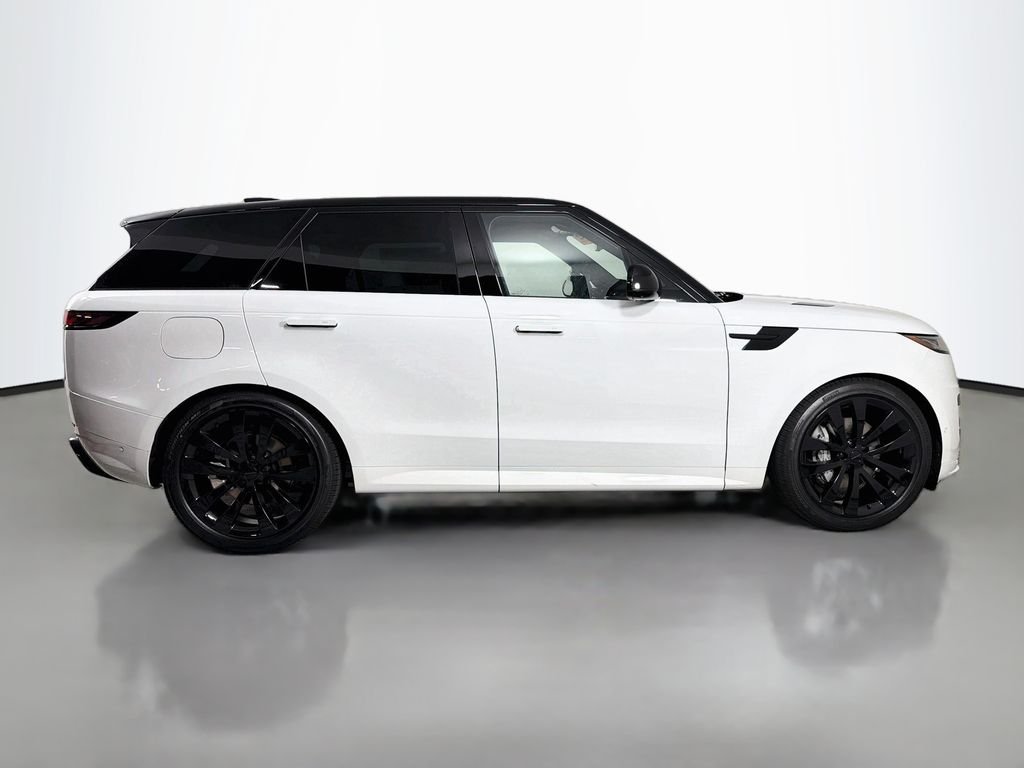 New 2026 Fuji White Land Rover Dynamic SE image 4