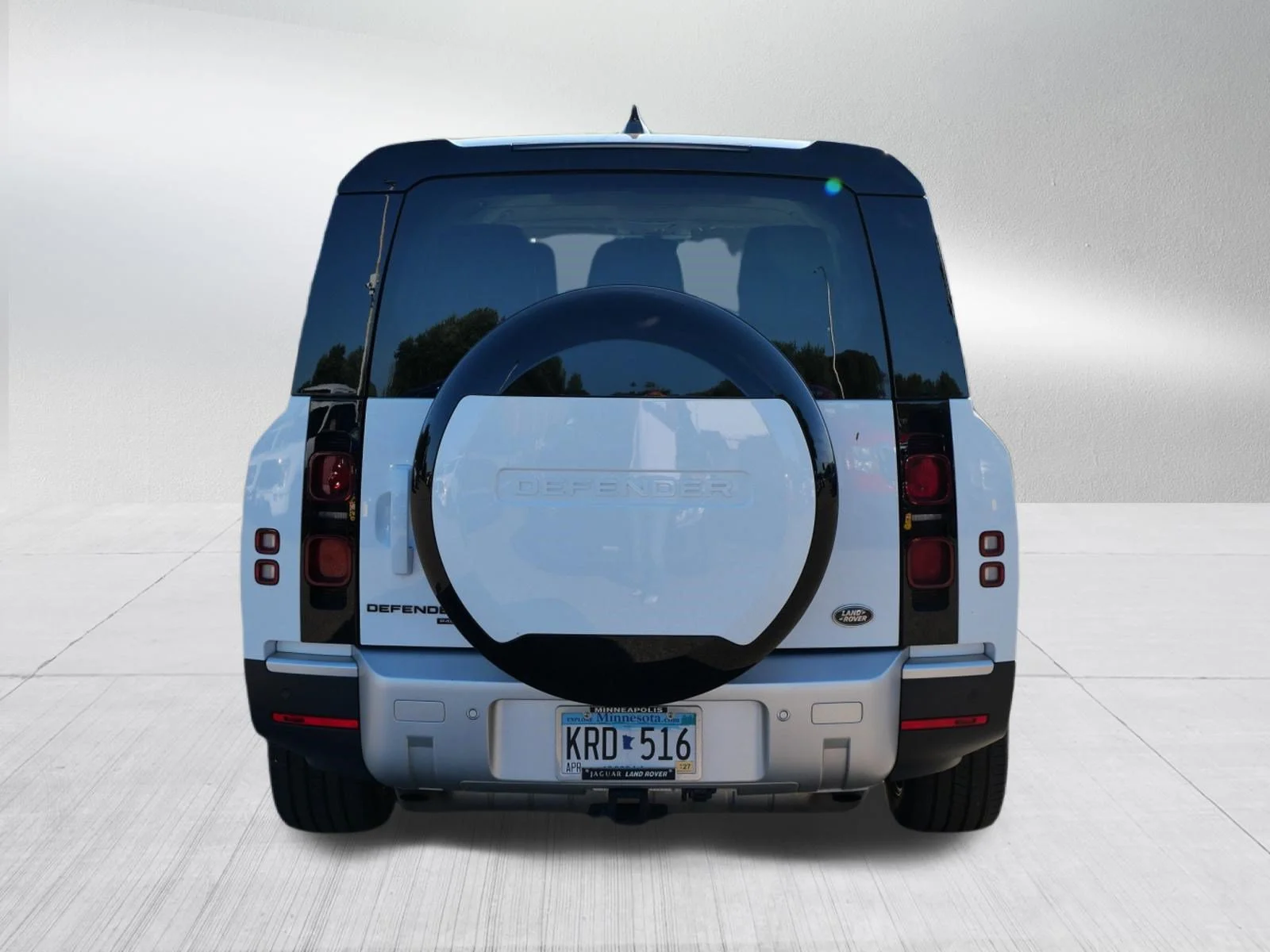 Used 2023 Fuji White Land Rover SE image 6