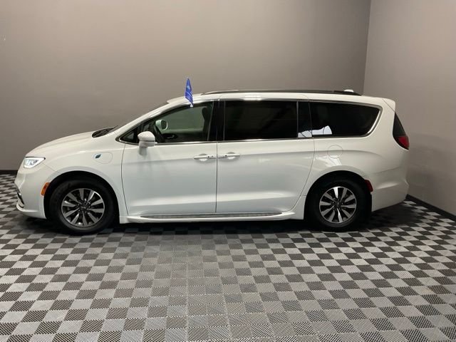 Certified Used 2021 Bright White Clearcoat Chrysler Touring image 6