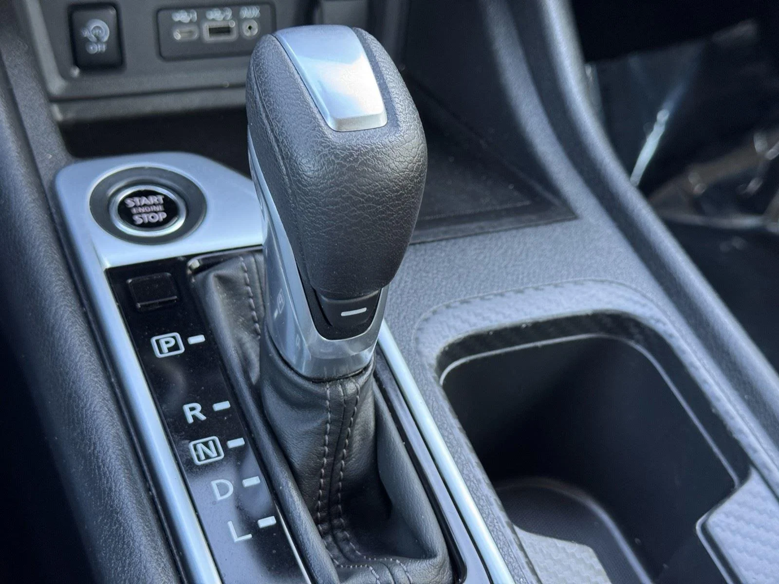 Used 2025 Aspen White Tricoat Nissan SV image 15