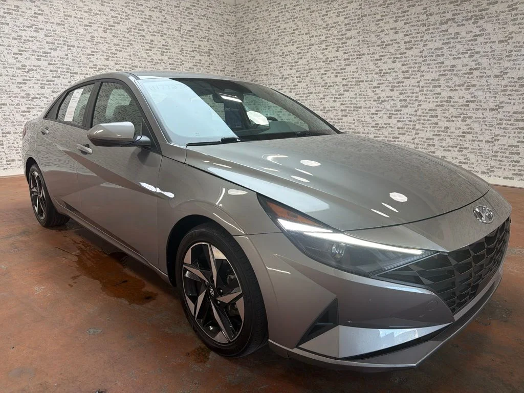 Used 2023 Fluid Metal Hyundai SEL image 1