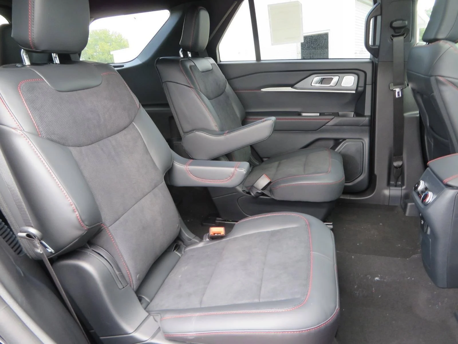New 2026 Agate Black Metallic Ford ST image 32