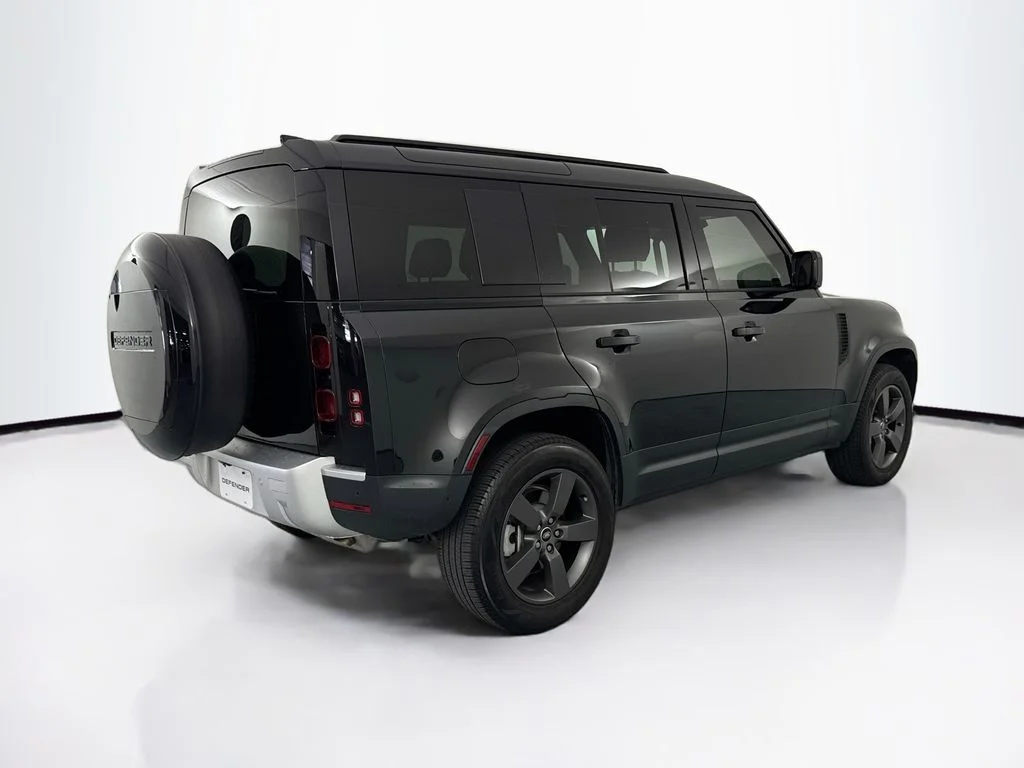 Certified Used 2025 Santorini Black Metallic Land Rover S image 5