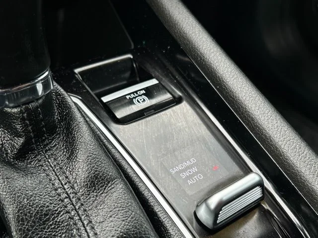 Used 2025 Silver Jeep Latitude image 46