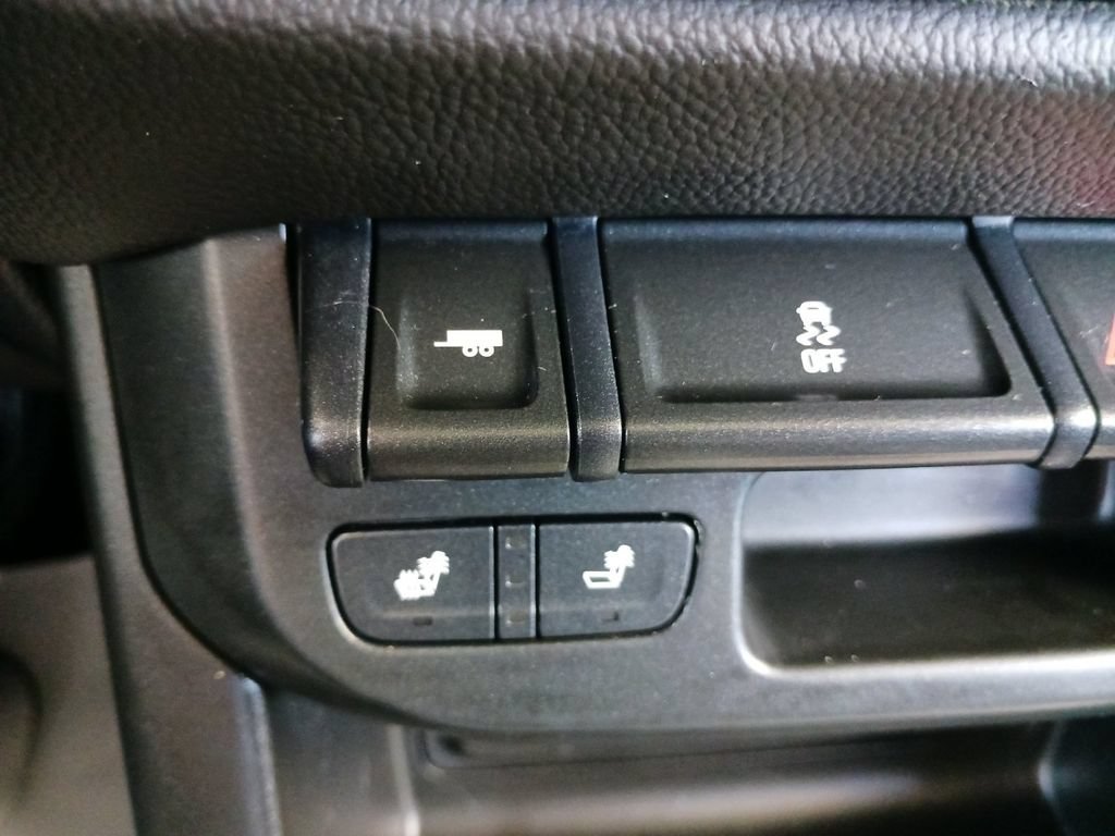 Used 2018 SILVER ICE METALLIC Chevrolet 4WD LT image 24