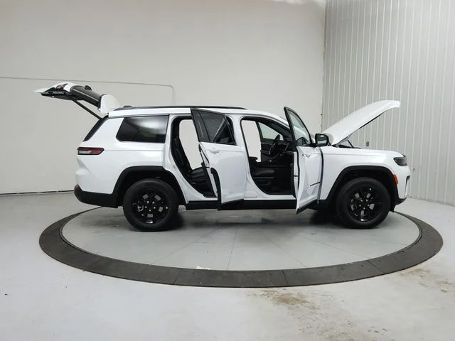 New 2026 Bright White Clear-Coat Exterior Paint Jeep Altitude image 16