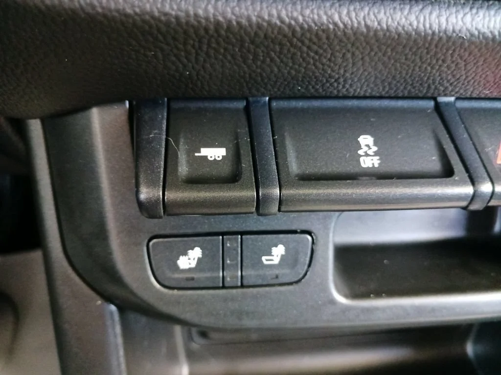 Used 2018 SILVER ICE METALLIC Chevrolet 4WD LT image 24