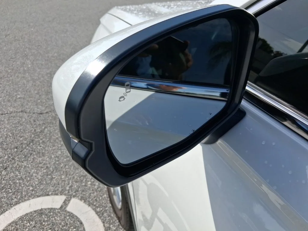 Used 2025 White Honda EX-L image 17