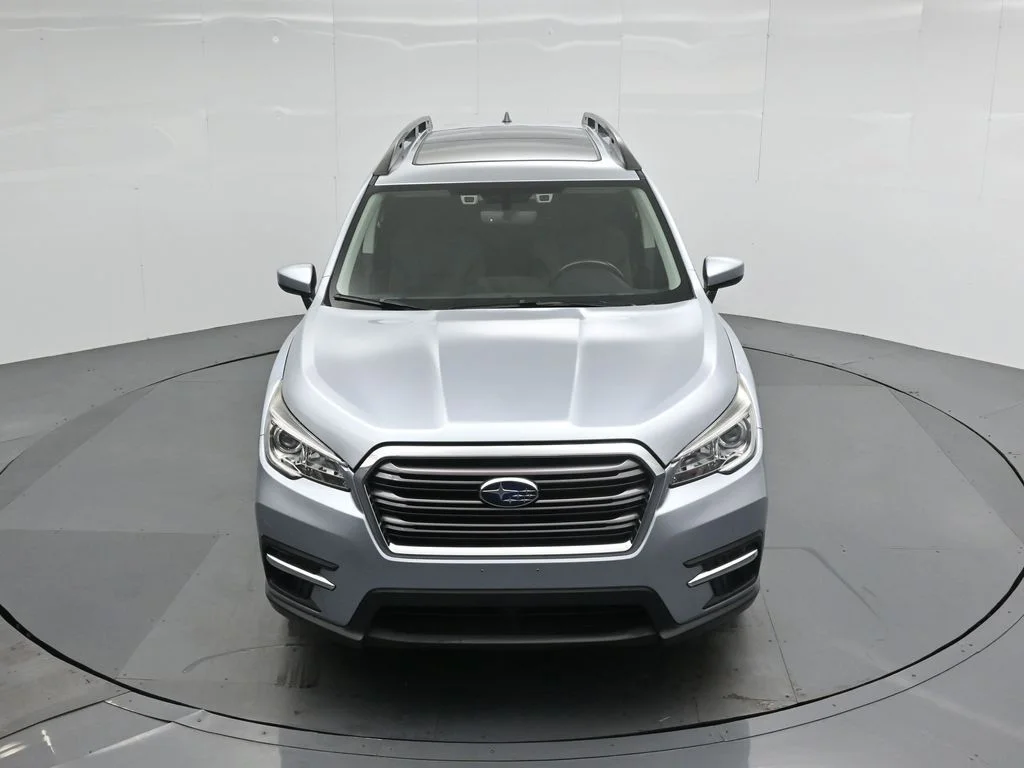 Used 2019 Silver Subaru Premium image 33