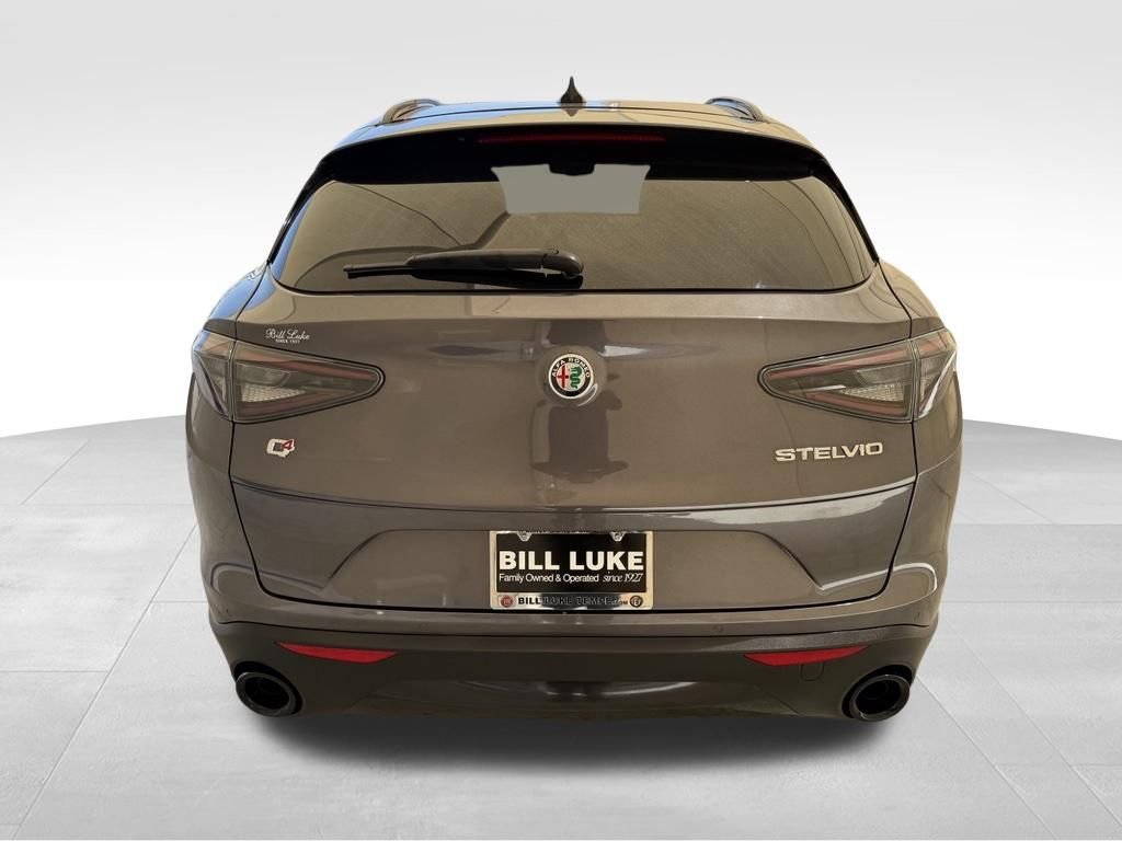 New 2025 Vesuvio Gray Metallic Exterior Paint Alfa Romeo Base image 8