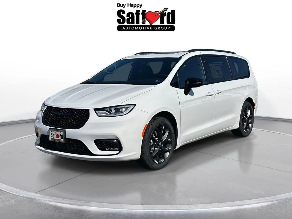 2026 Chrysler Pacifica Select's photo