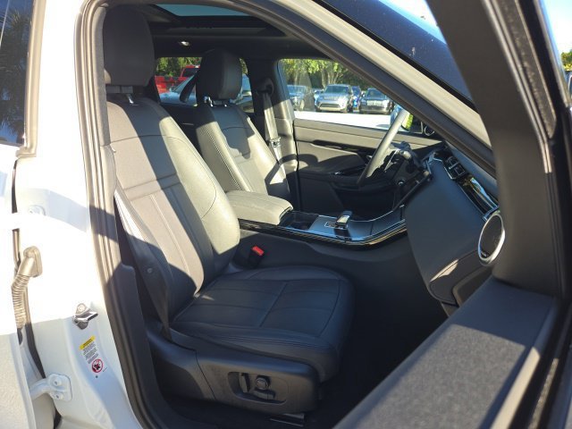 Used 2026 Fuji White Land Rover Dynamic SE image 11