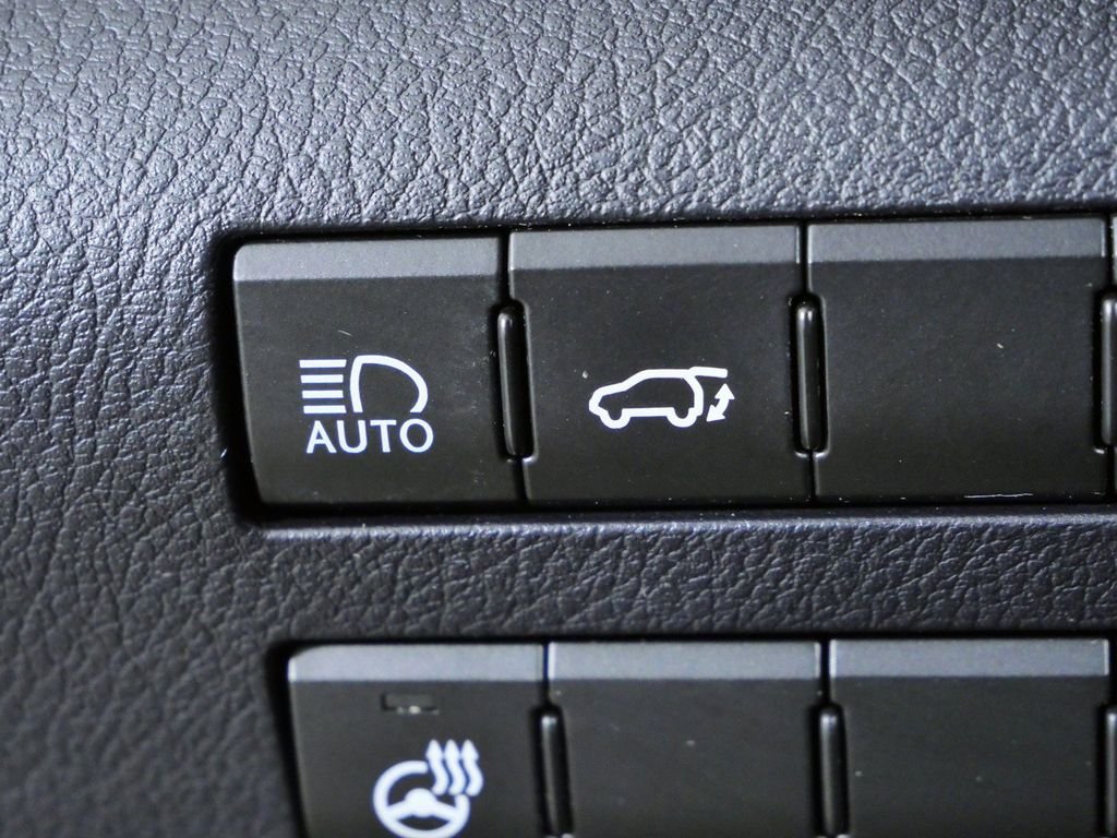 Used 2018 Silver Lexus 350L image 38