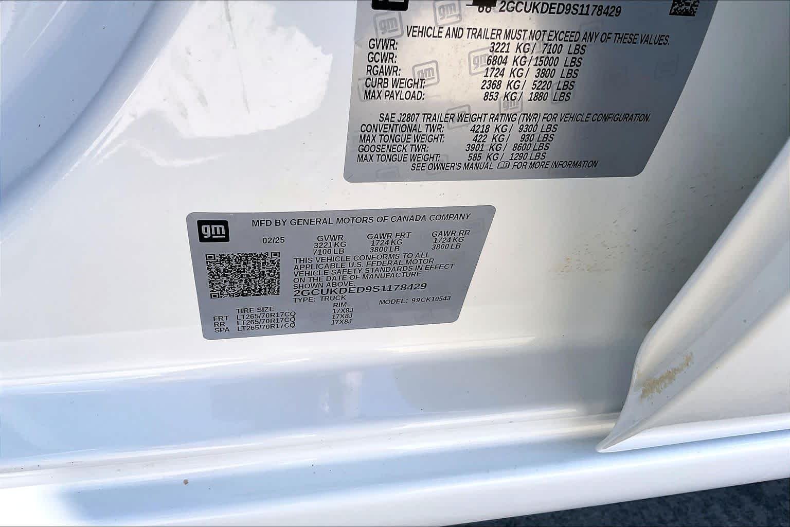 Used 2025 Summit White Chevrolet LT image 36