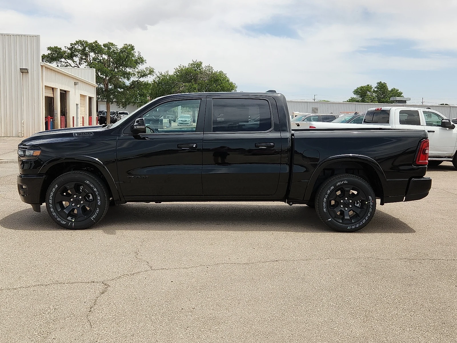 New 2026 Diamond Black Crystal Pearl-Coat  Paint Ram LONE STAR CREW CAB 4X2 5