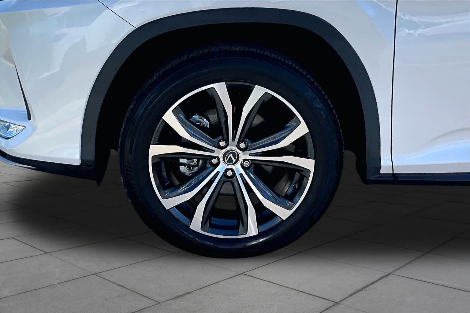 Used 2022 Eminent White Pearl Lexus  image 11