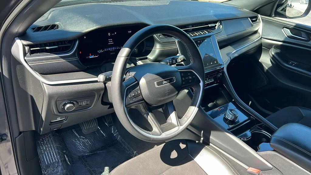 Used 2023 Gray Jeep Altitude X image 12