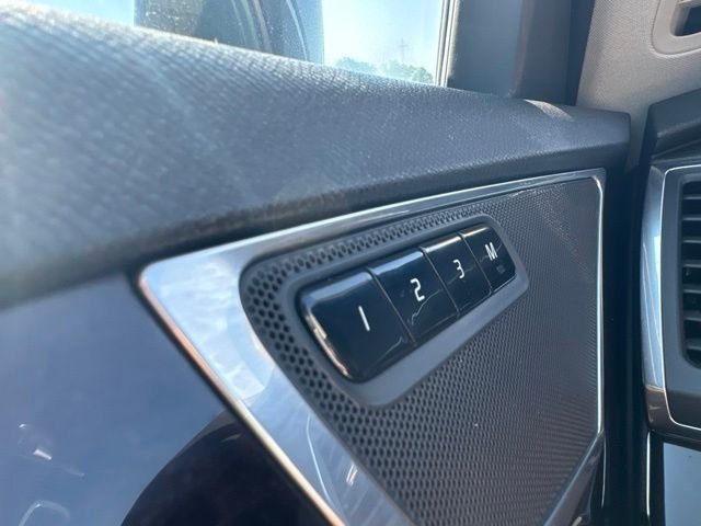 Used 2019 Black Volvo T5 Momentum image 29