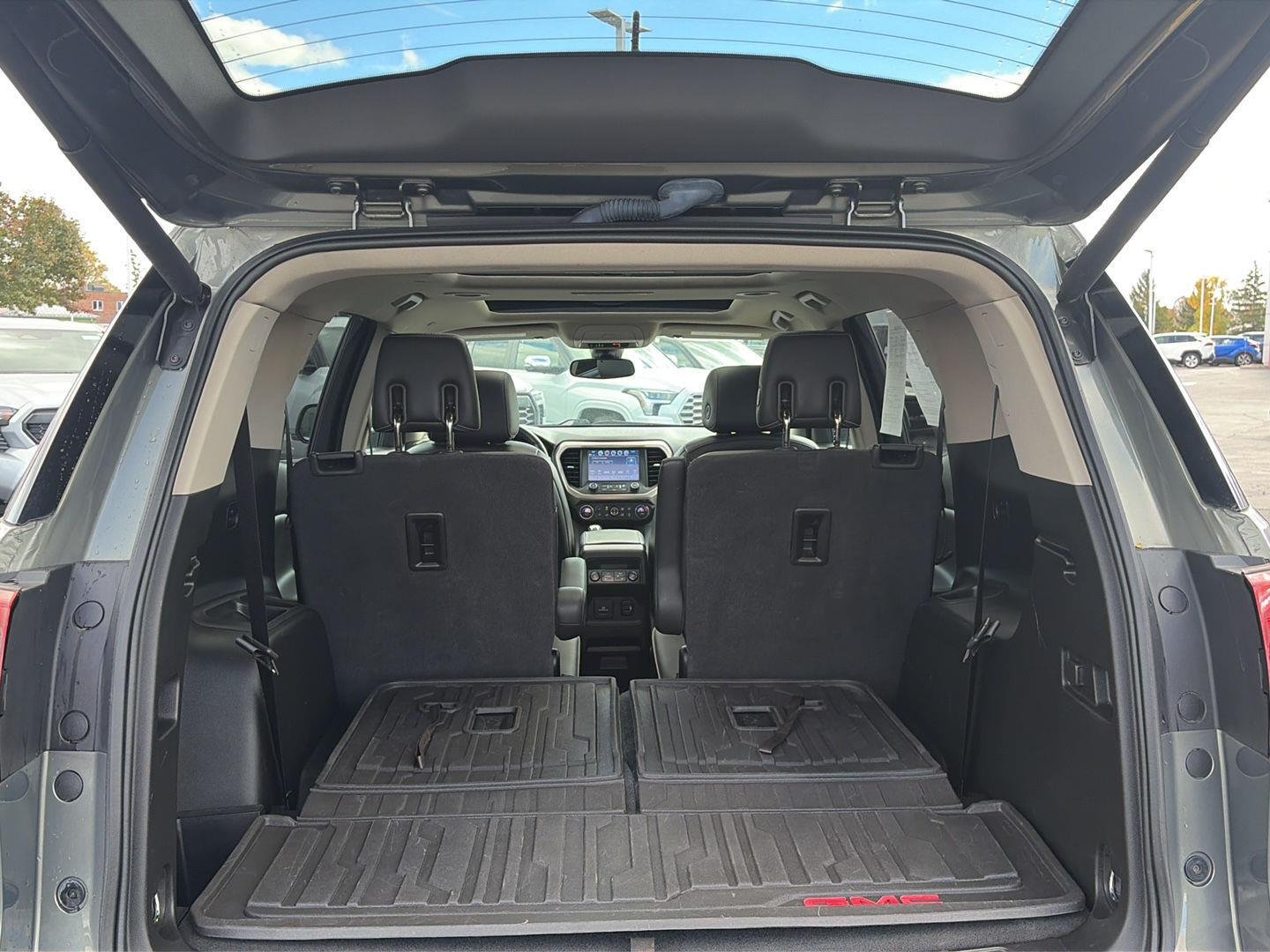 Used 2018 Mineral Metallic GMC Denali image 9