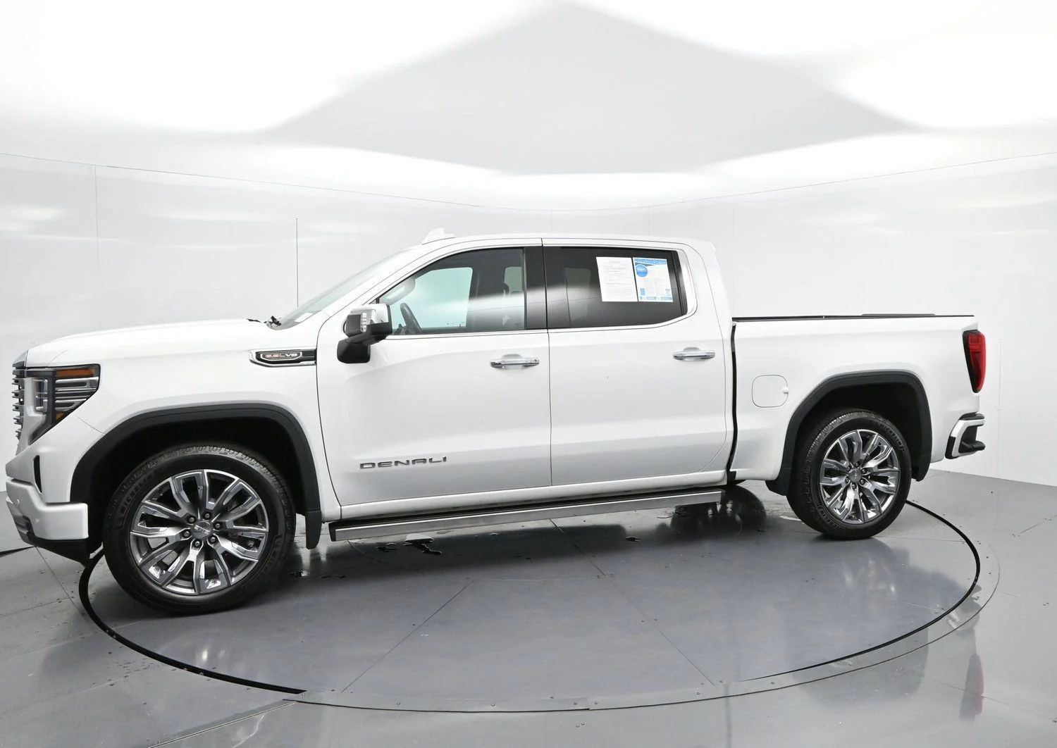 Used 2023 Summit White GMC Denali image 4