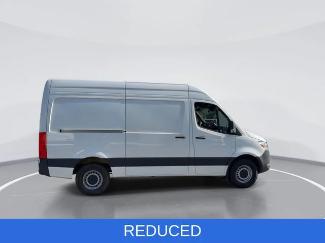 Used 2025 White Mercedes-Benz Cargo 144 WB image 9