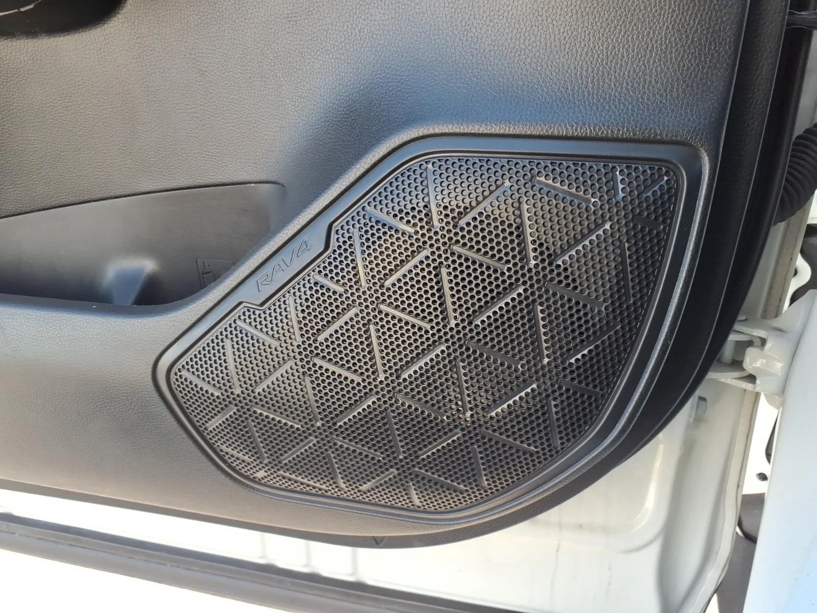 Used 2022  Toyota XLE image 6