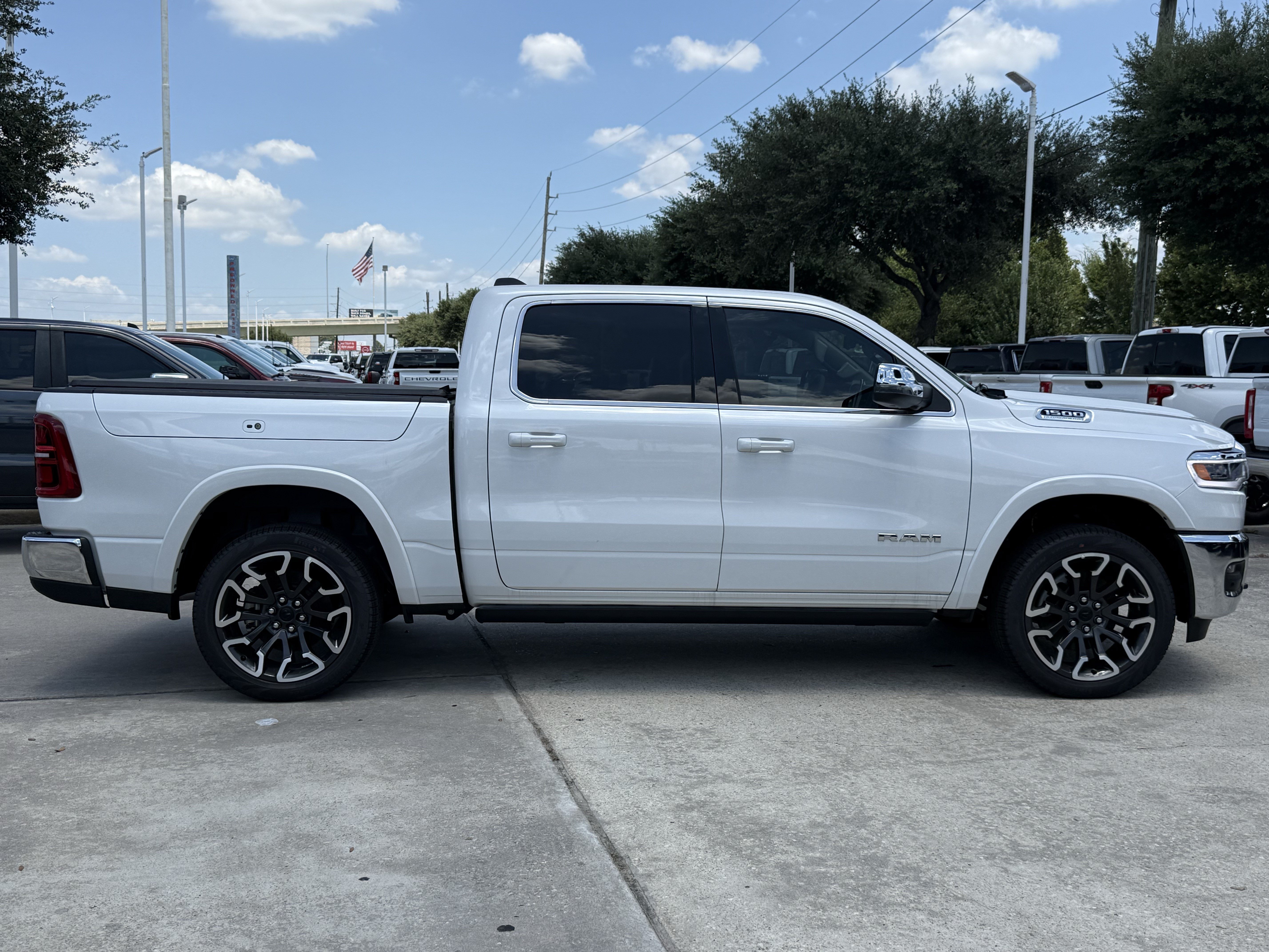 New 2026 Ivory White Tri-Coat Pearl-Coat Exterior Paint RAM Longhorn image 3
